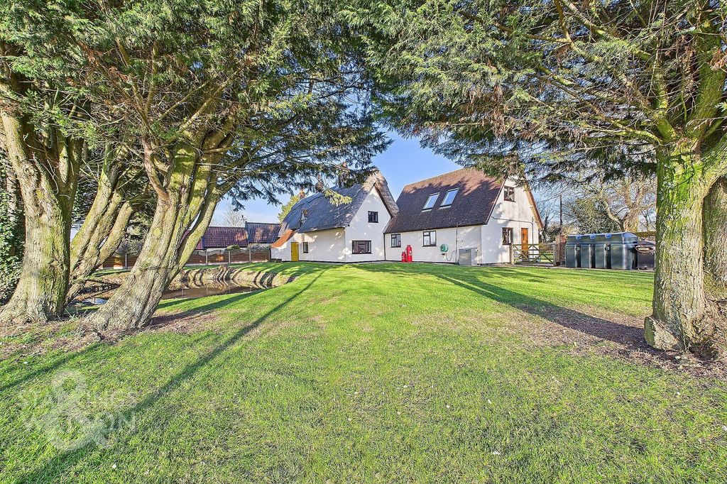 Property photo 2 of 34