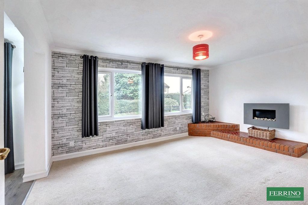 Property photo 3 of 23 Sitting Room