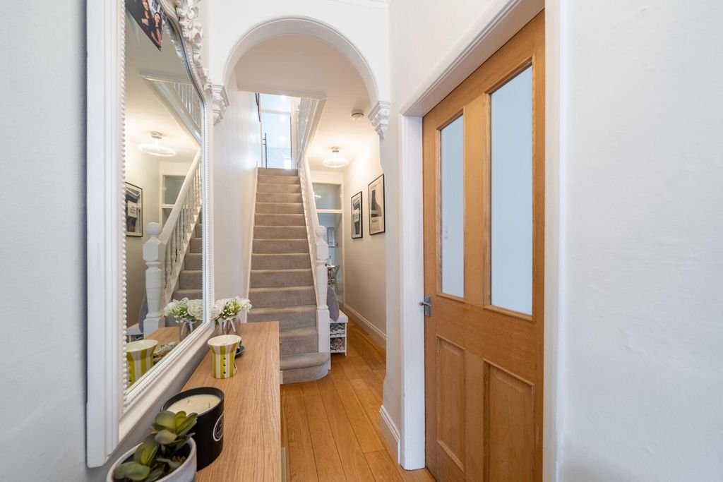 Property photo 2 of 36 Hallway