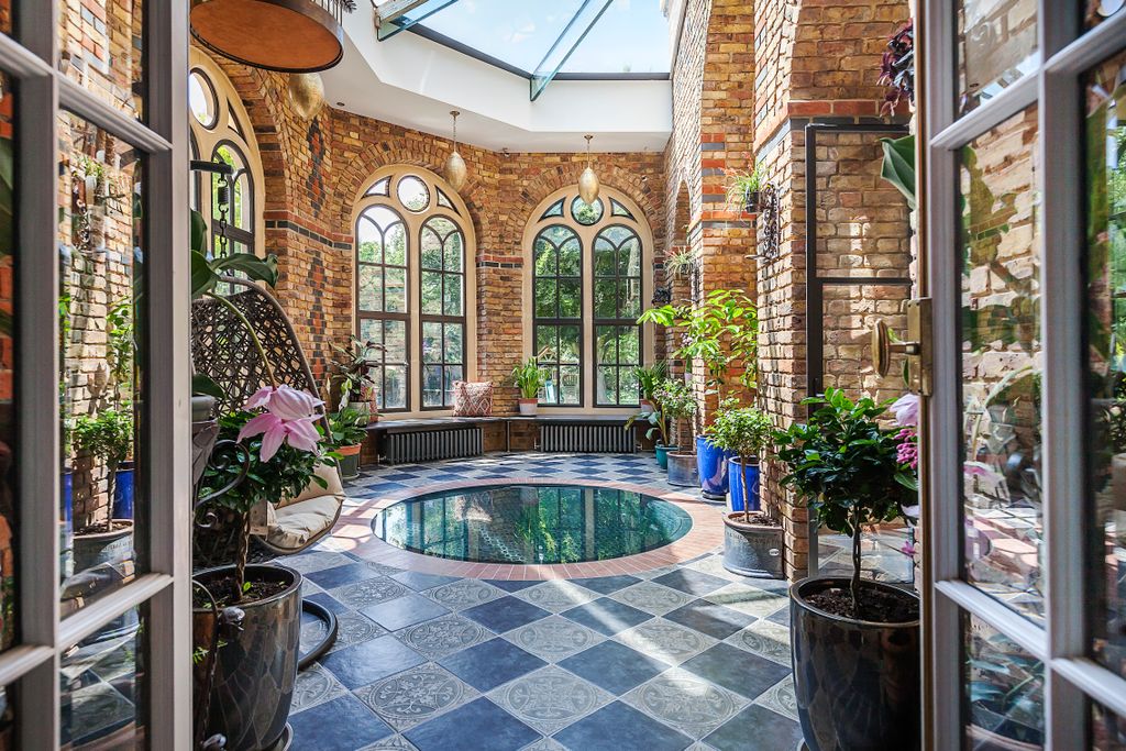 Property photo 1 of 31
