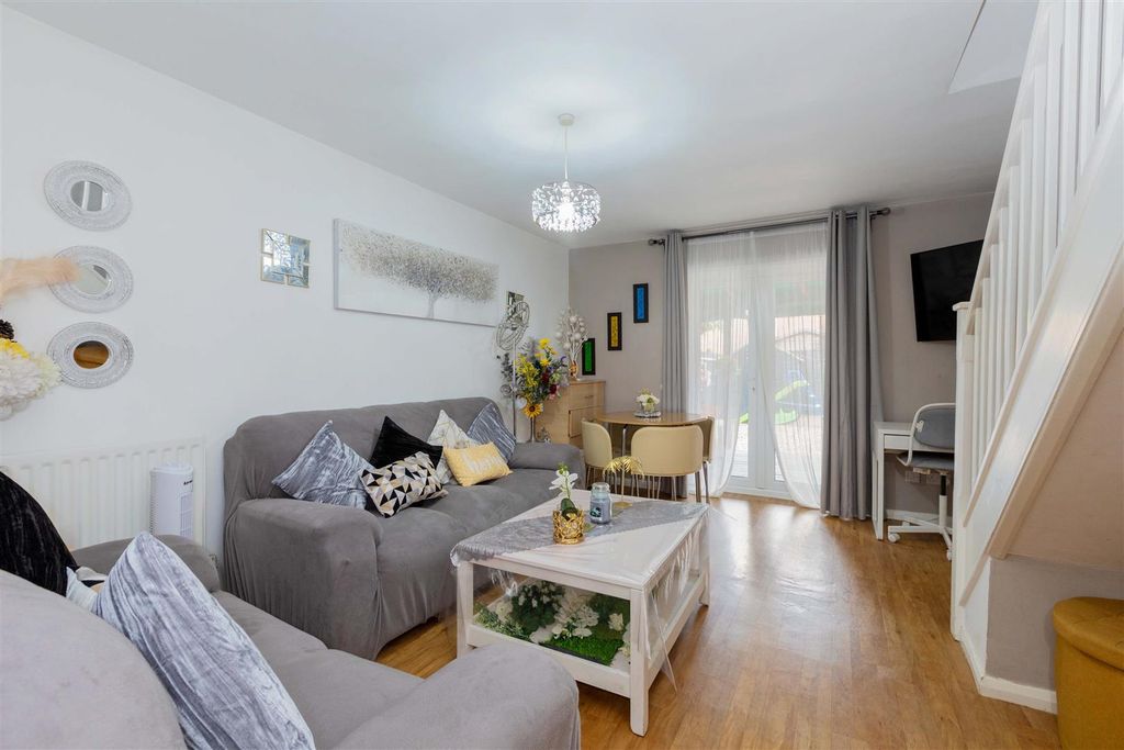 Property photo 2 of 15 64 Richards Way-10.Jpg