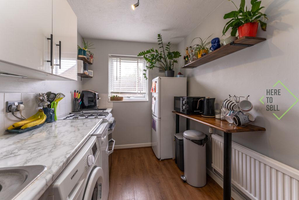 Property photo 3 of 16 37 Stable Walk, Barnet, London, N2 9rd-8