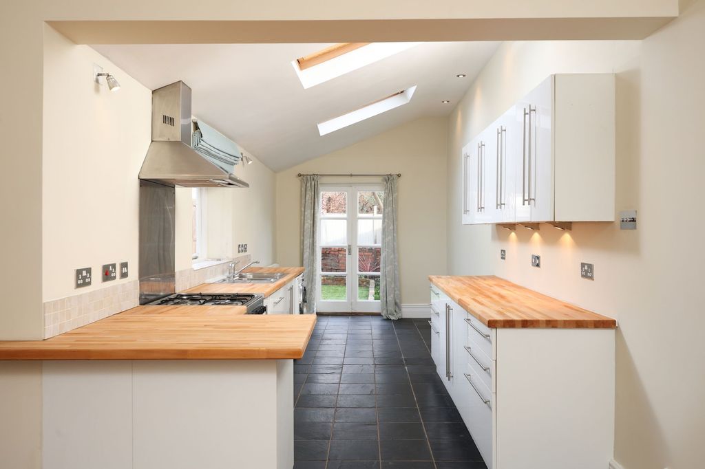 Property photo 2 of 14