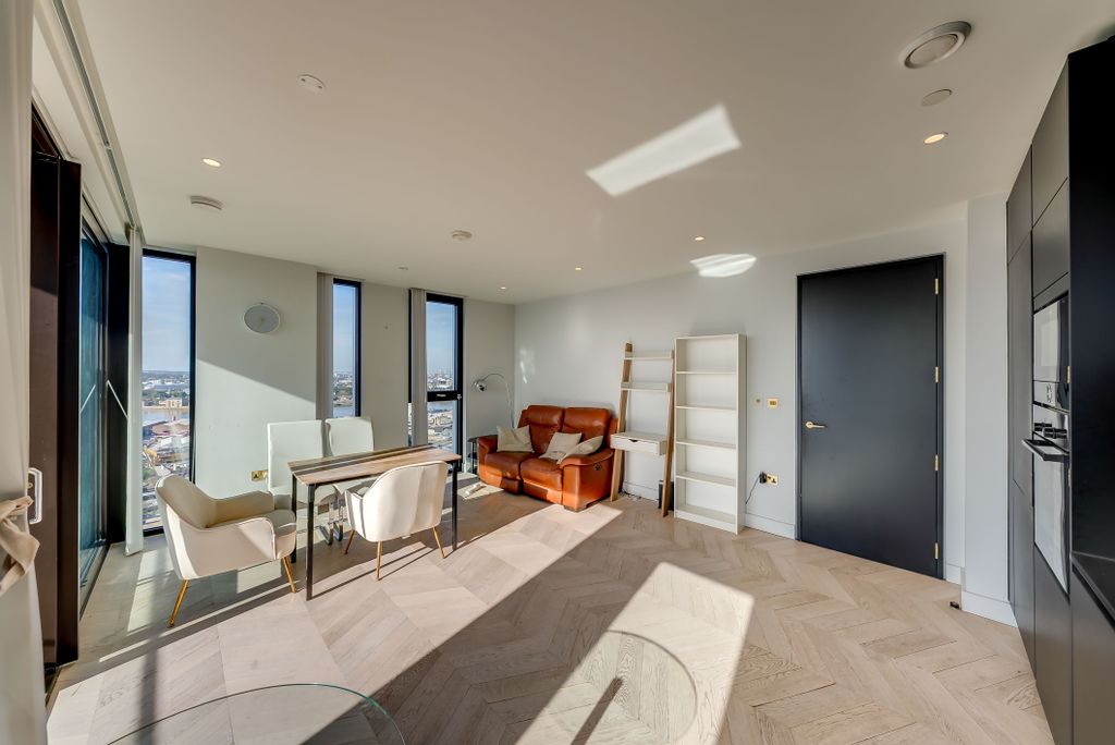 Property photo 3 of 38 A7S00481Hdr