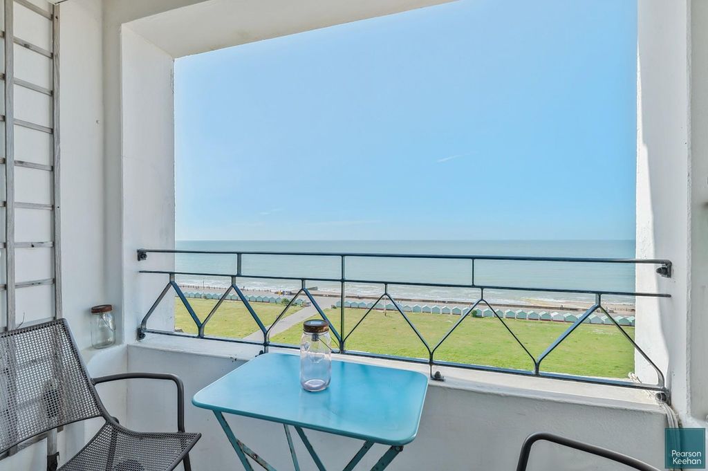 Property photo 2 of 37 11 Kings Gardens(19).Jpg