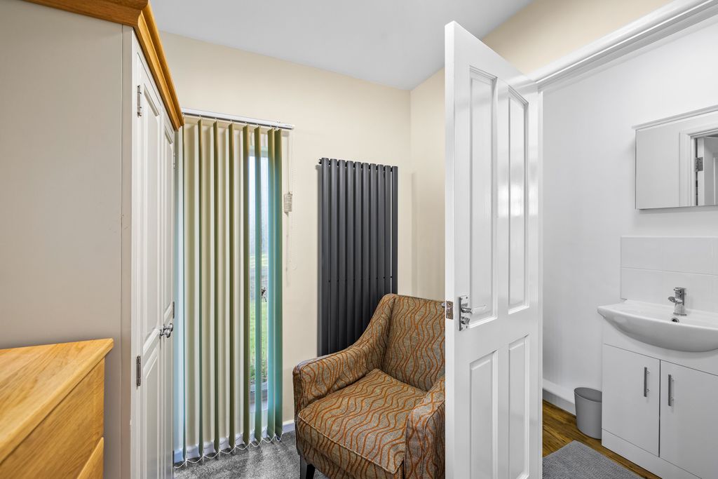 Property photo 3 of 5 0030