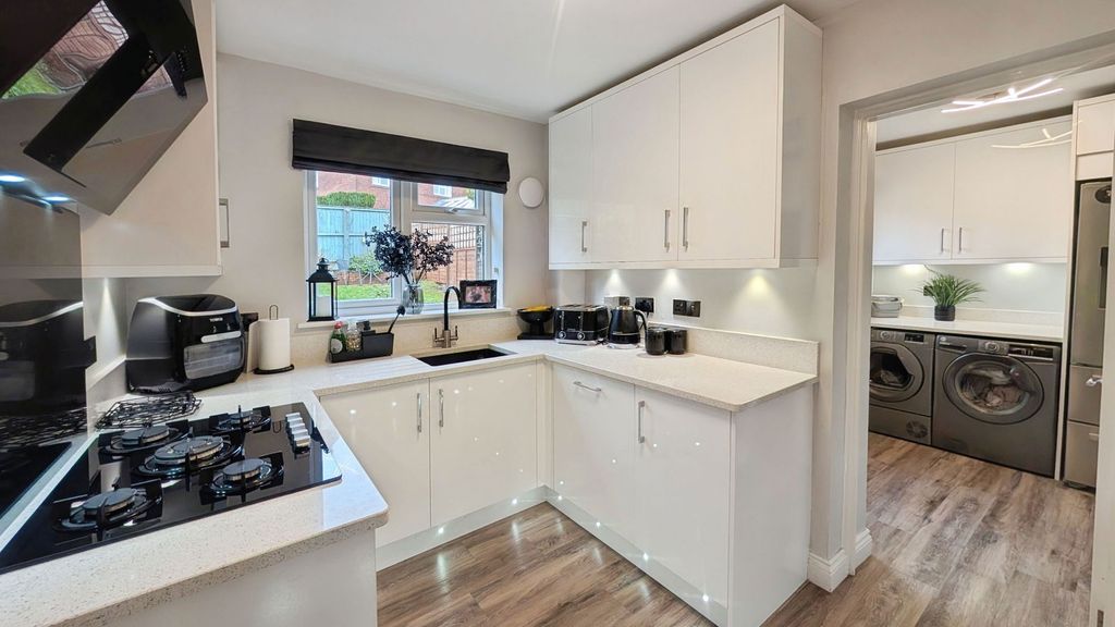 Property photo 2 of 25