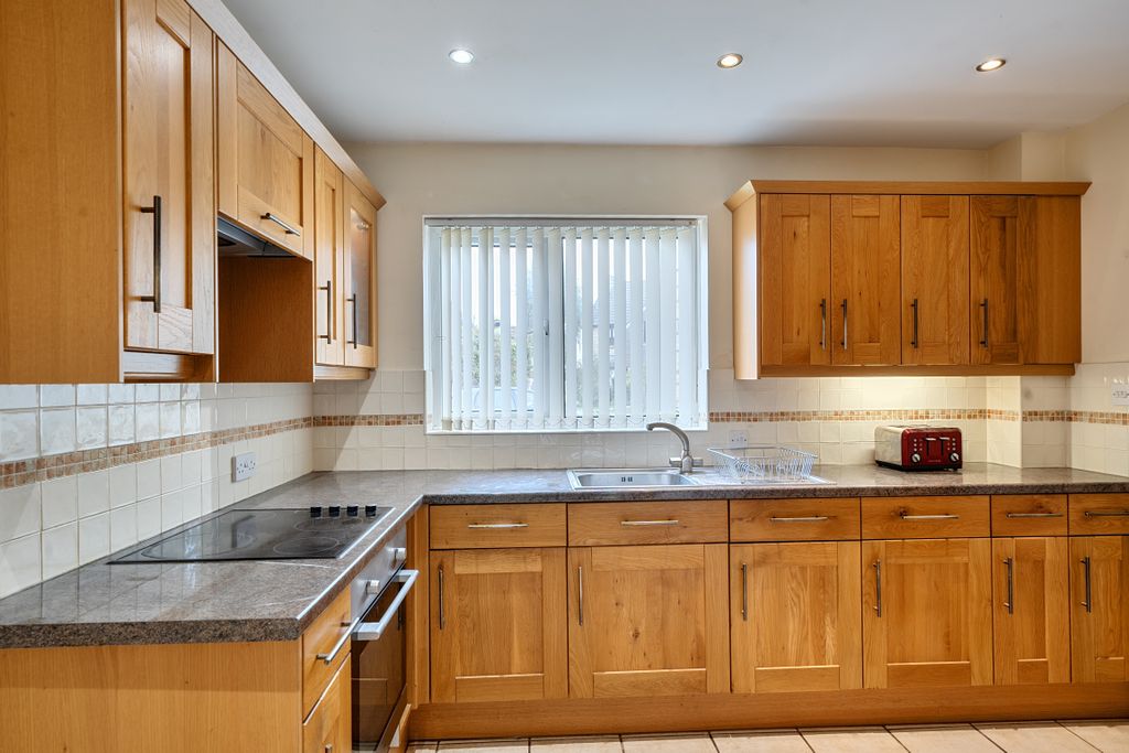 Property photo 2 of 23 13696892068F233F506072