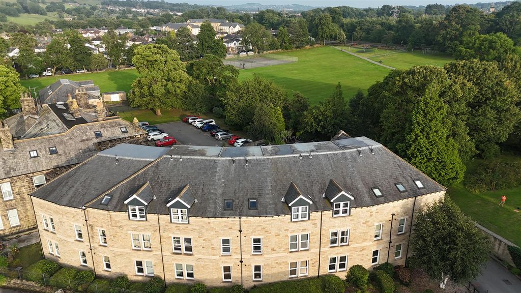Property photo 2 of 21 Menston Hall And Park