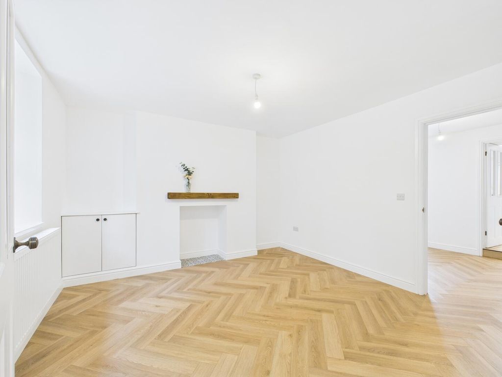 Property photo 3 of 17 Living Room