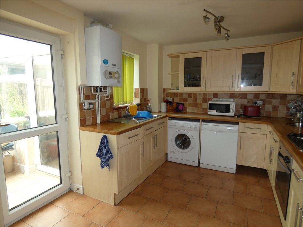 Property photo 2 of 12 Kitchen