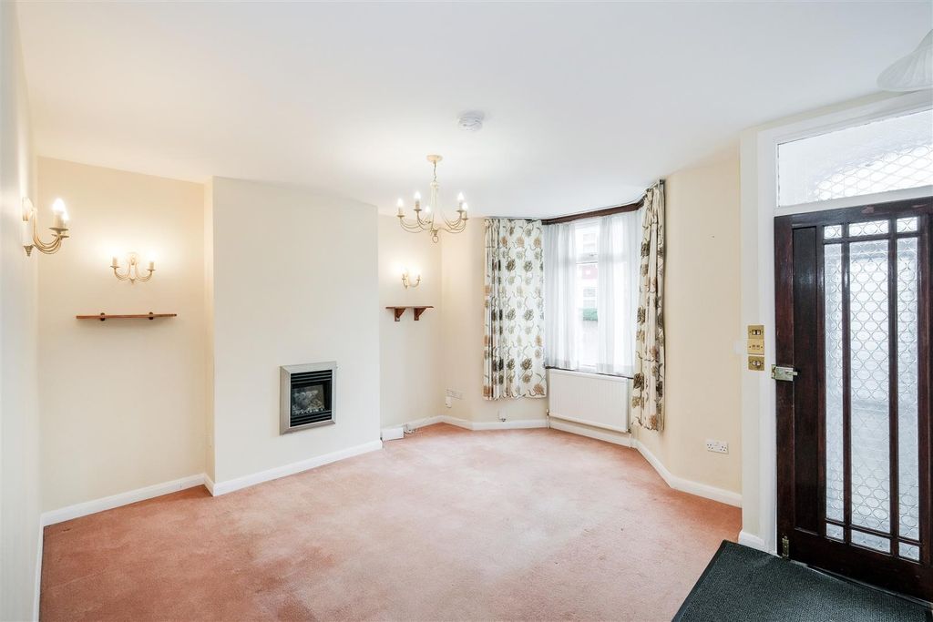 Property photo 2 of 25