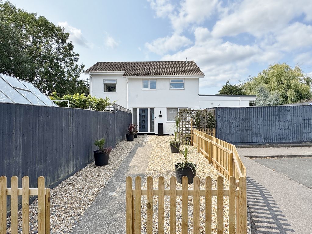 Property photo 1 of 32