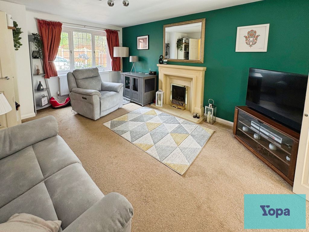 Property photo 2 of 19 Lounge