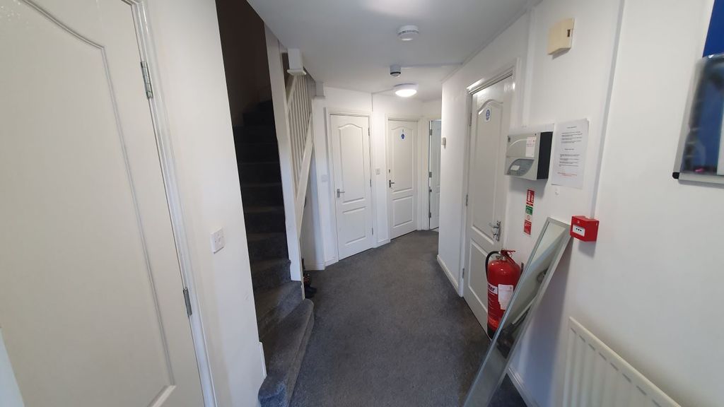 Property photo 2 of 30