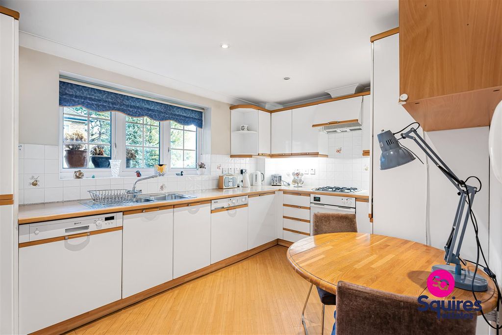 Property photo 3 of 21