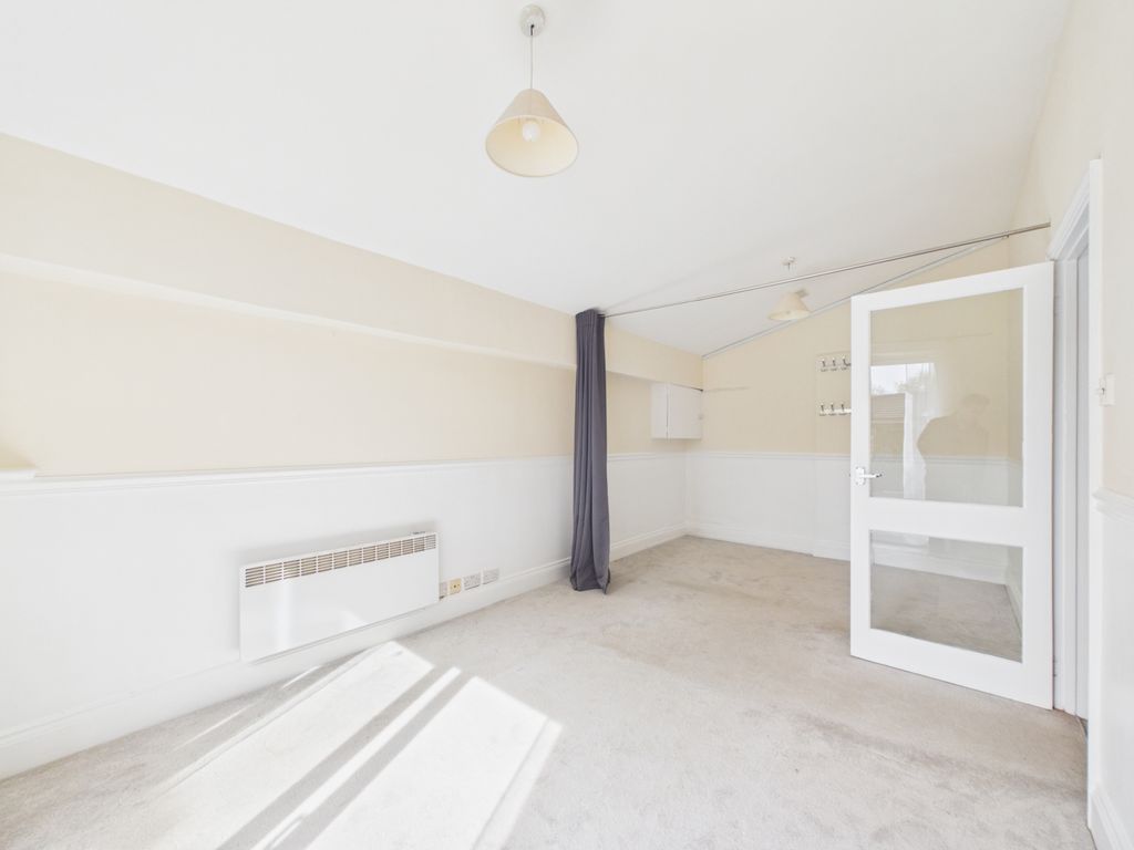 Property photo 2 of 5 Cam01721G0-Pr0122-Still003