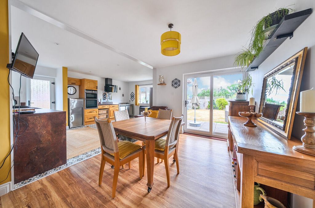 Property photo 2 of 18 Dining Room