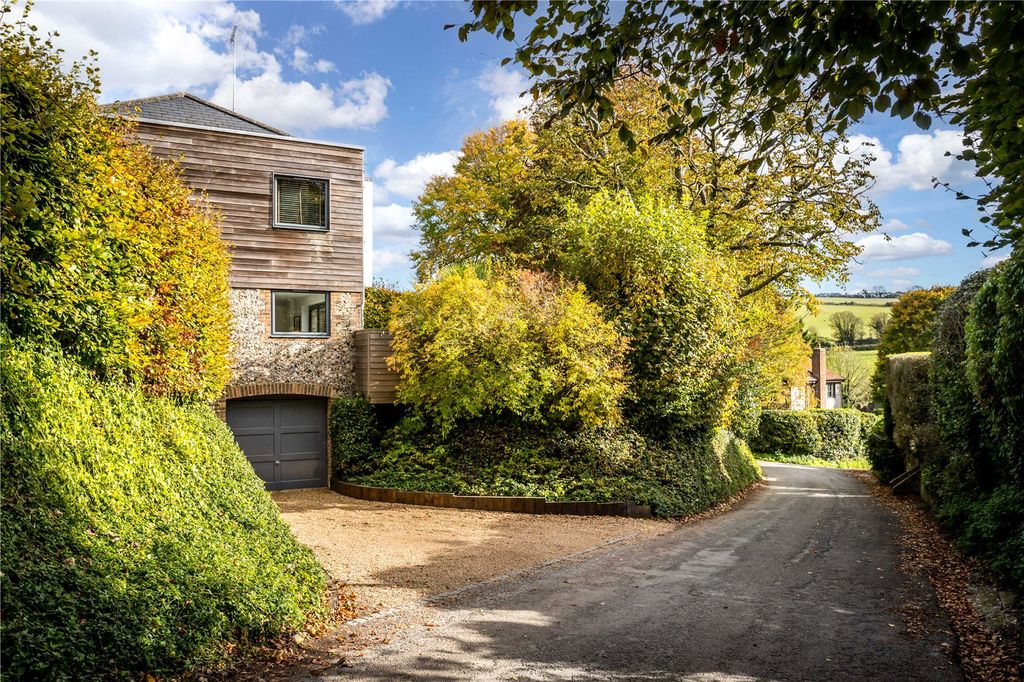 Property photo 1 of 43 House. Partnership