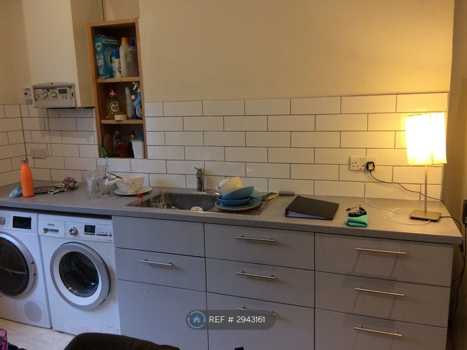 Property photo 3 of 25 Kitchen