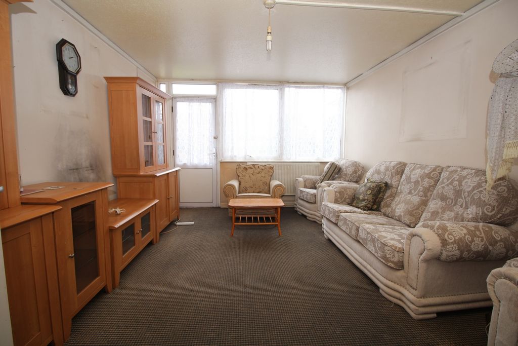 Property photo 2 of 7 Photo 6