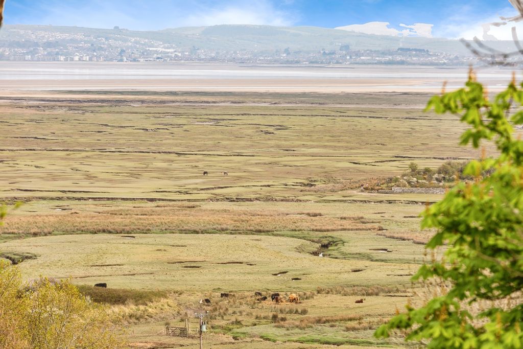 Property photo 2 of 43 Photo