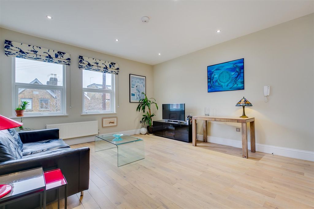 Property photo 1 of 6