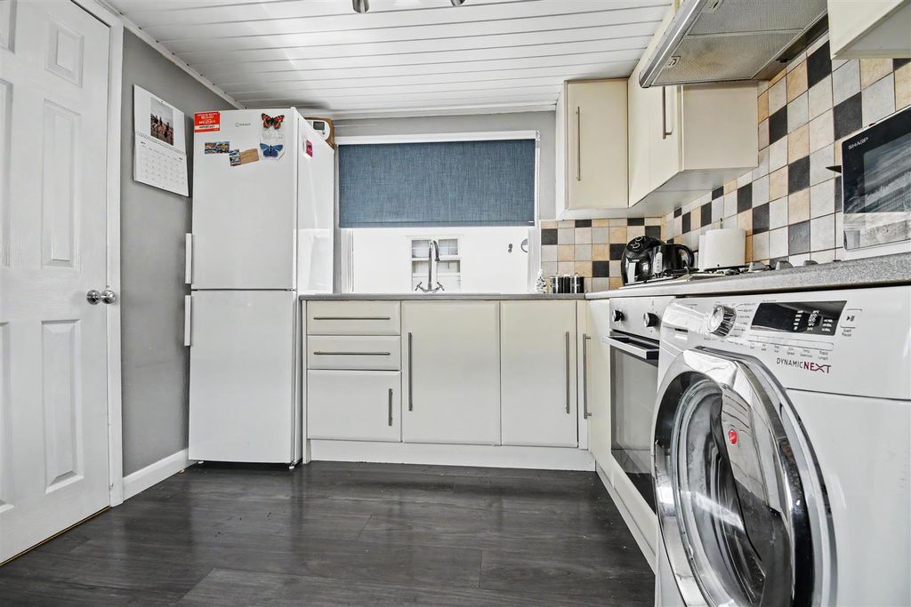 Property photo 3 of 15 Kitchen