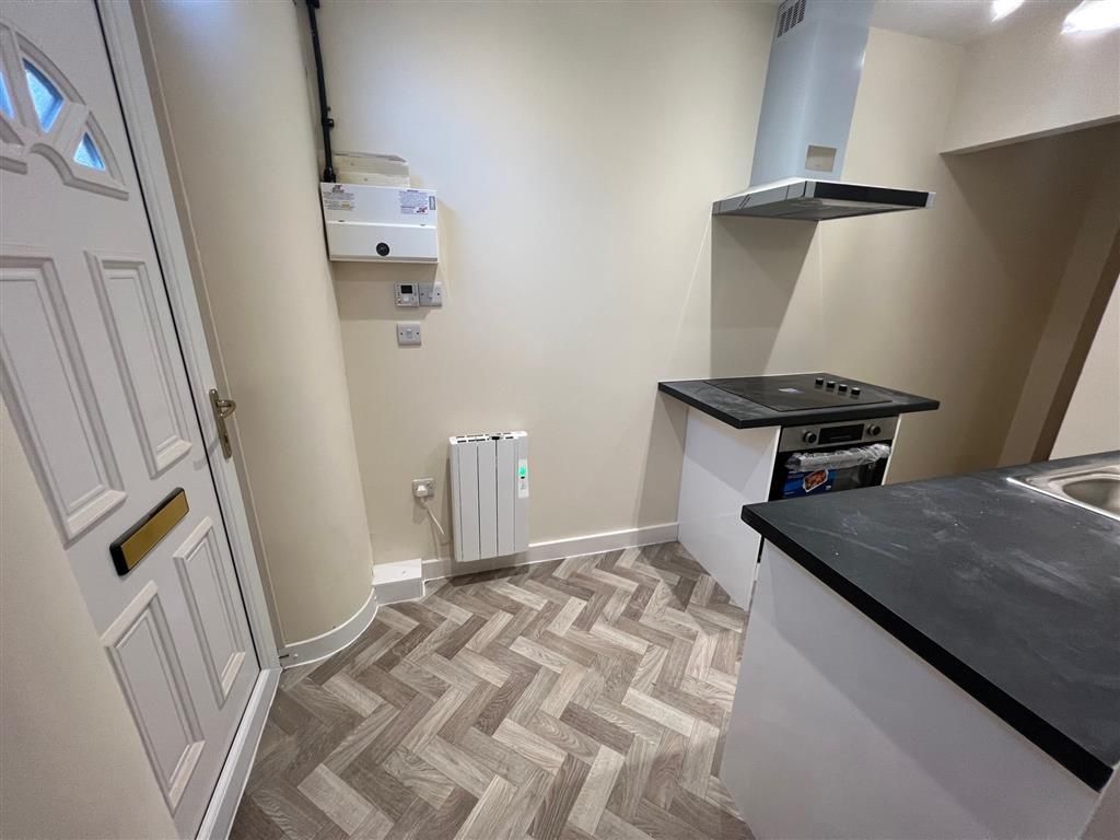 Property photo 3 of 10 Kitchen