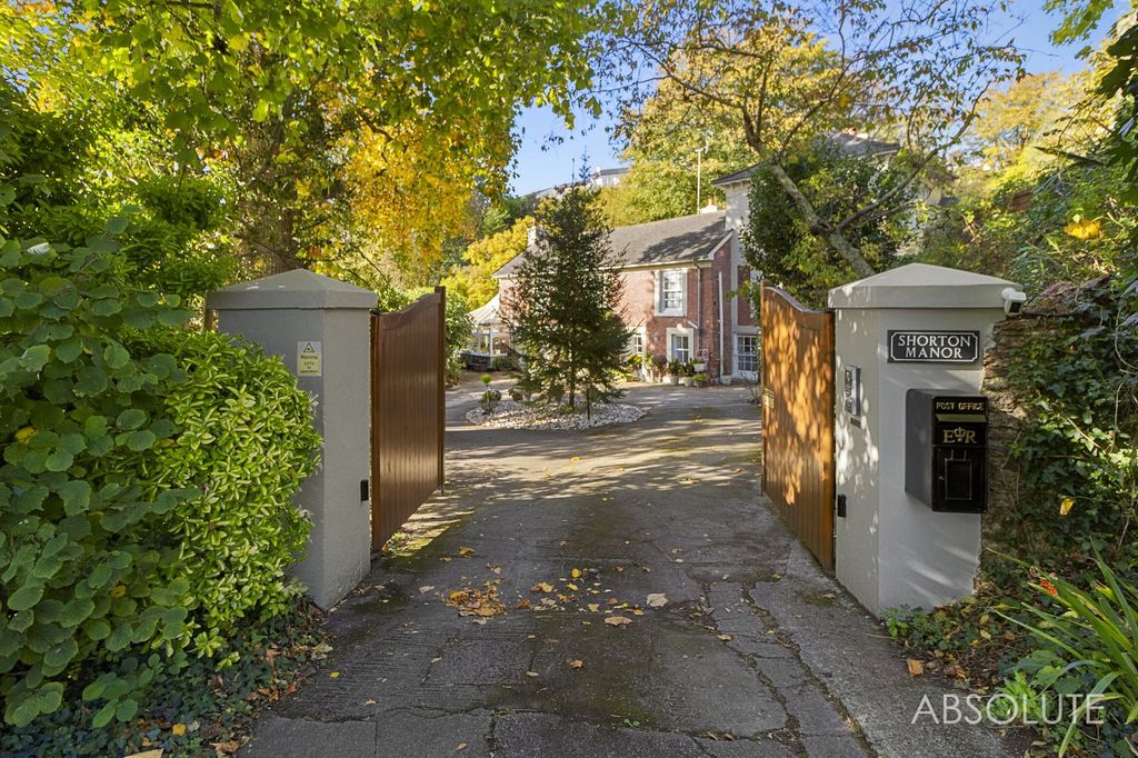 Property photo 2 of 38