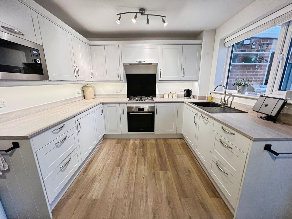 Property photo 2 of 20 Kitchen Diner