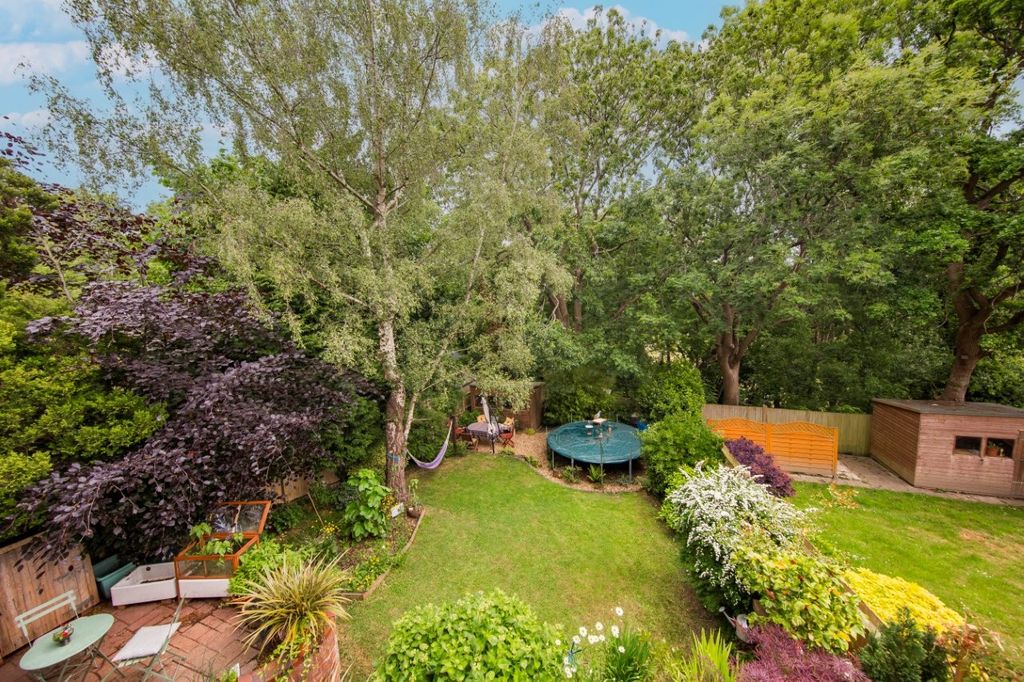 Property photo 2 of 18 Garden View