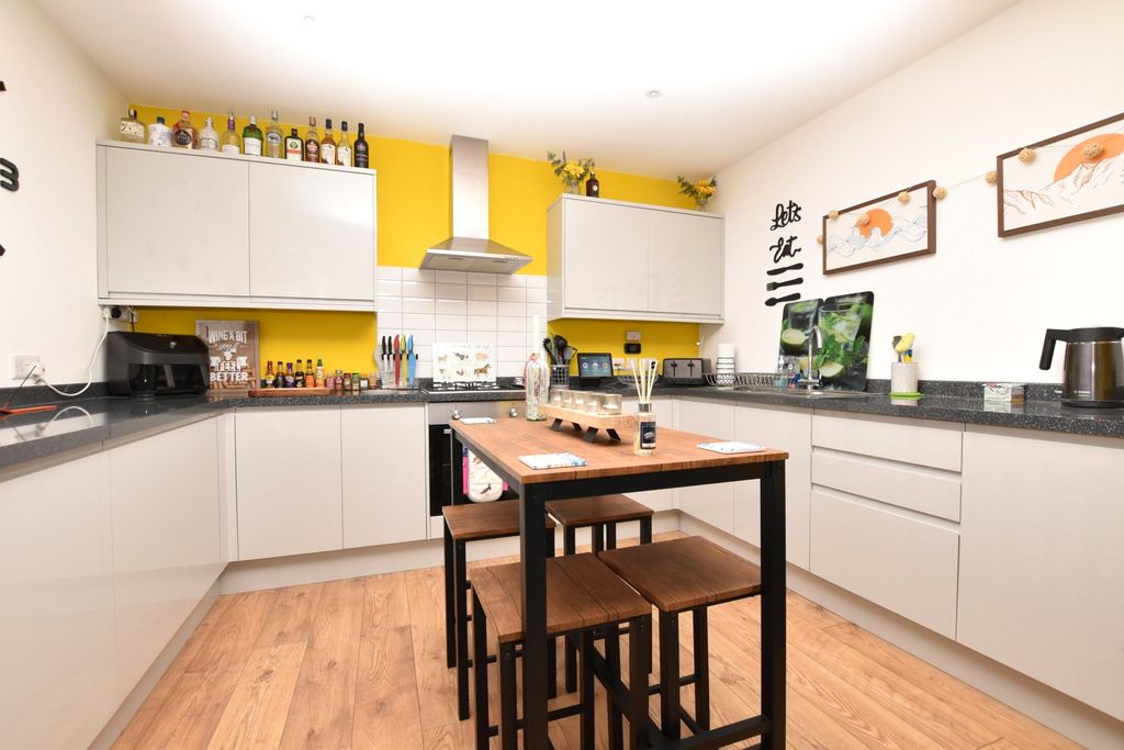 Property photo 2 of 12 Kitchen