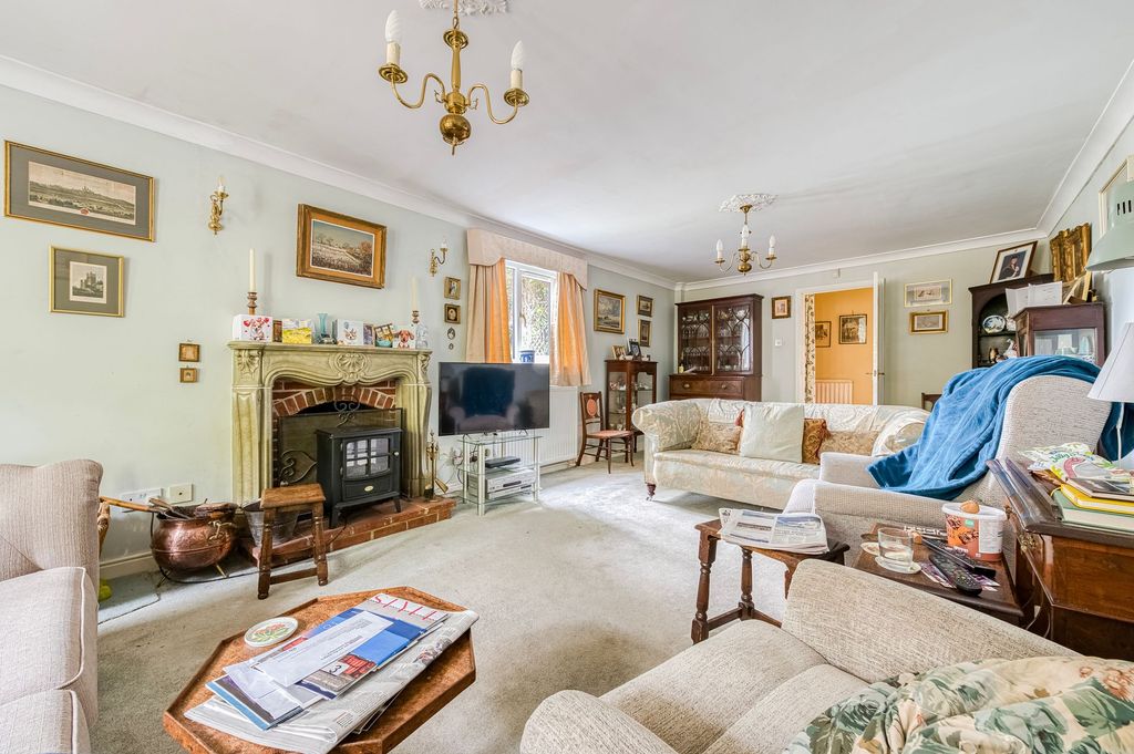 Property photo 2 of 28