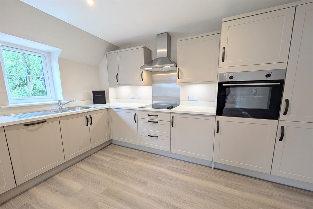 Property photo 3 of 10 Kitchen Area