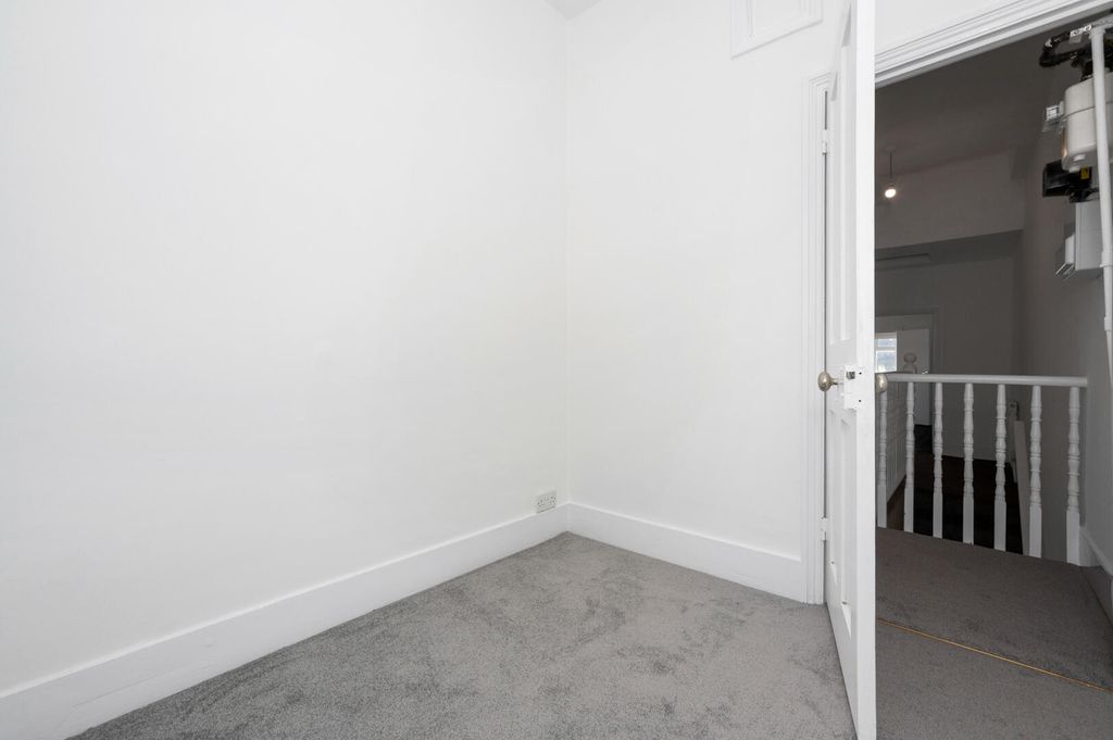 Property photo 3 of 17 Bedroom