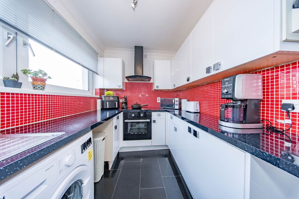 Property photo 3 of 25 Kitchen