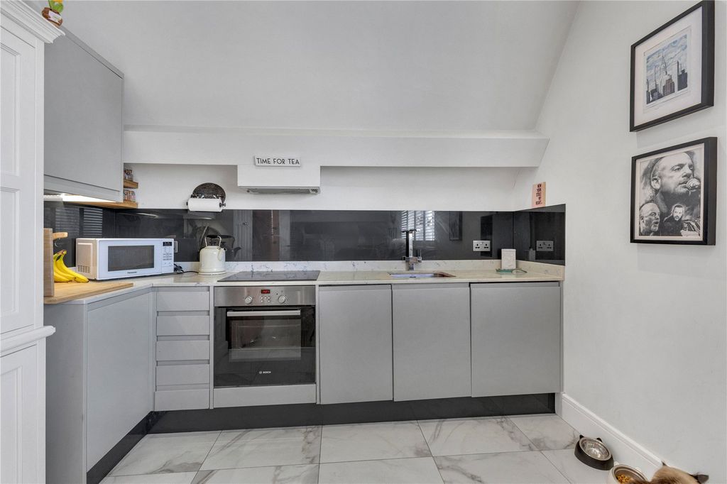 Property photo 3 of 12 Kitchen