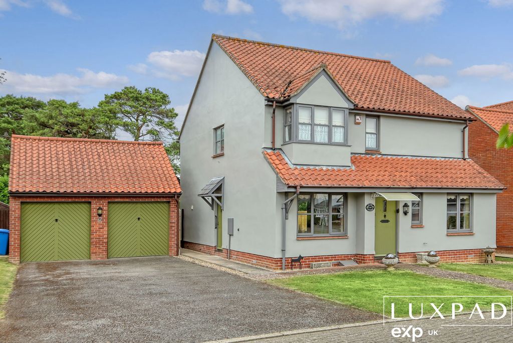Property photo 2 of 32