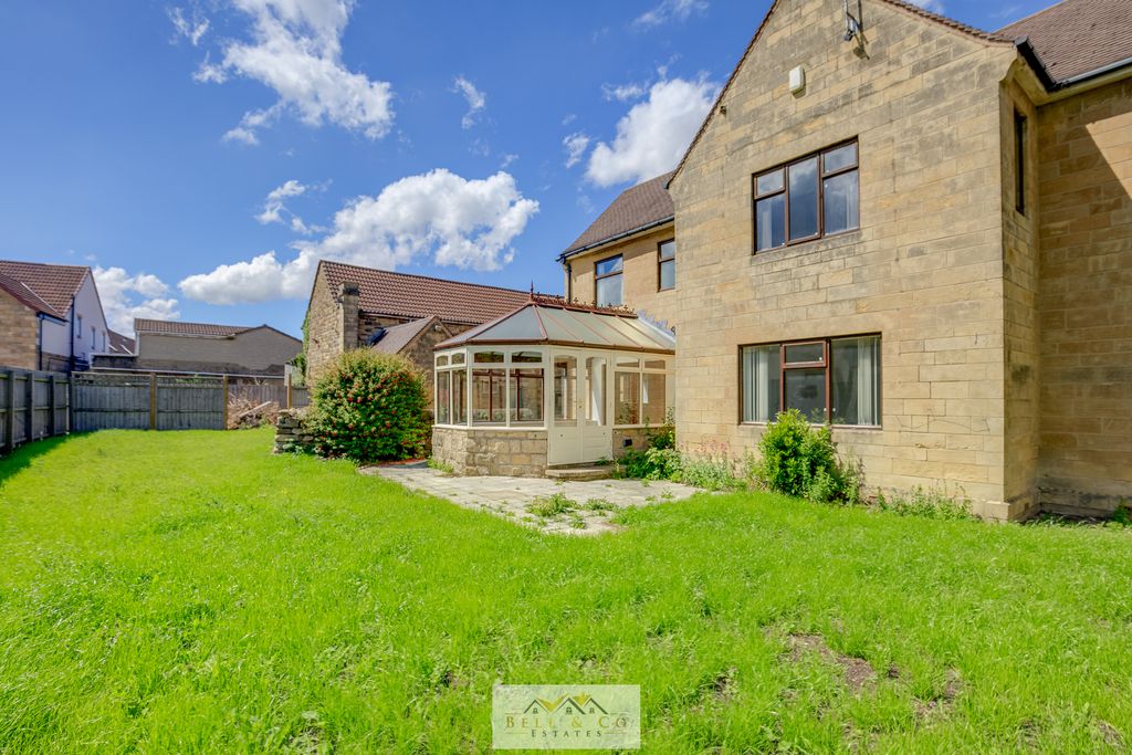 Property photo 2 of 32