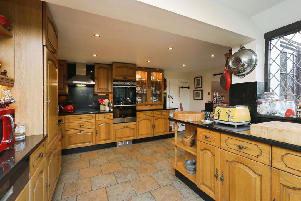 Property photo 3 of 18