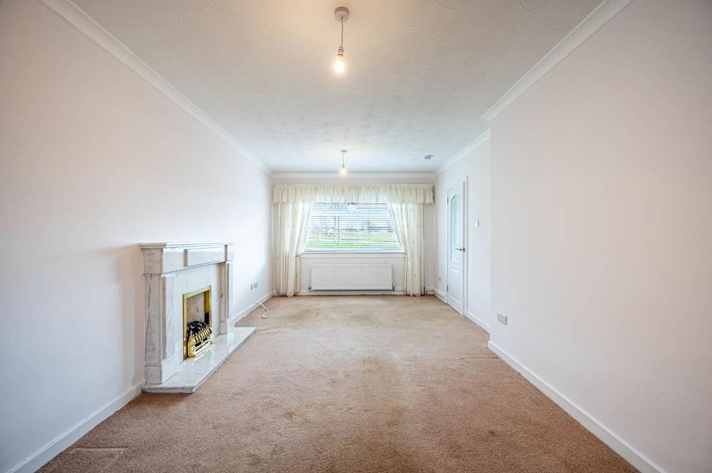 Property photo 3 of 11 Living Room