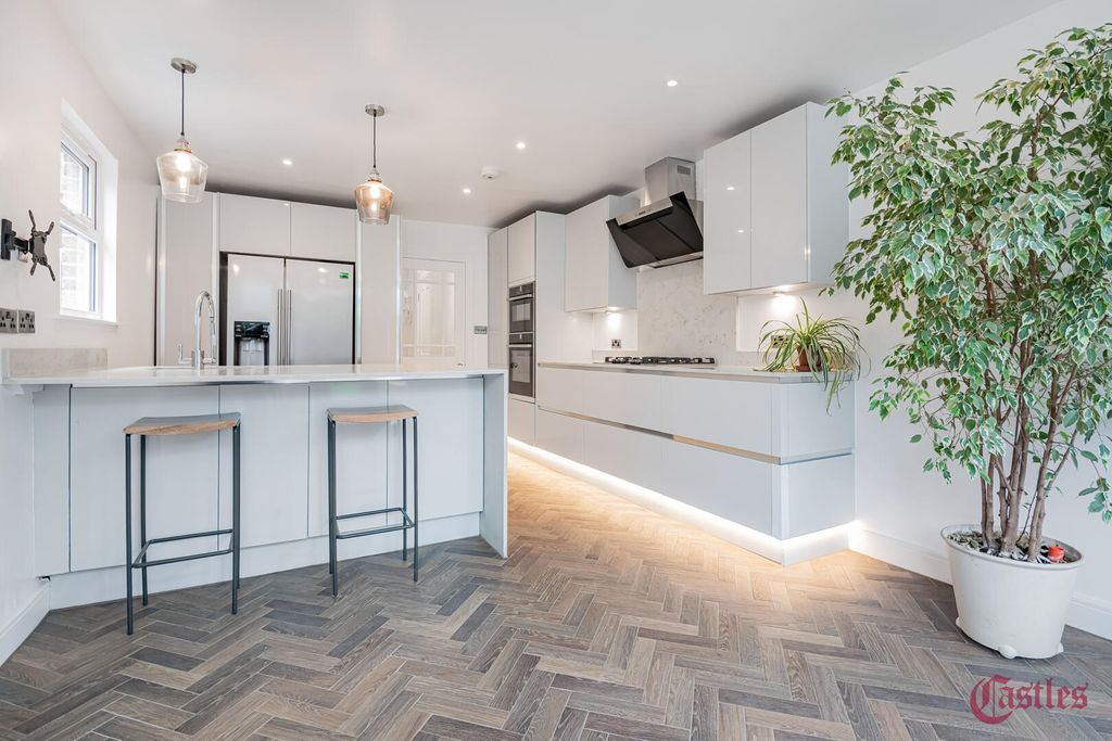 Property photo 1 of 27 Kitchen