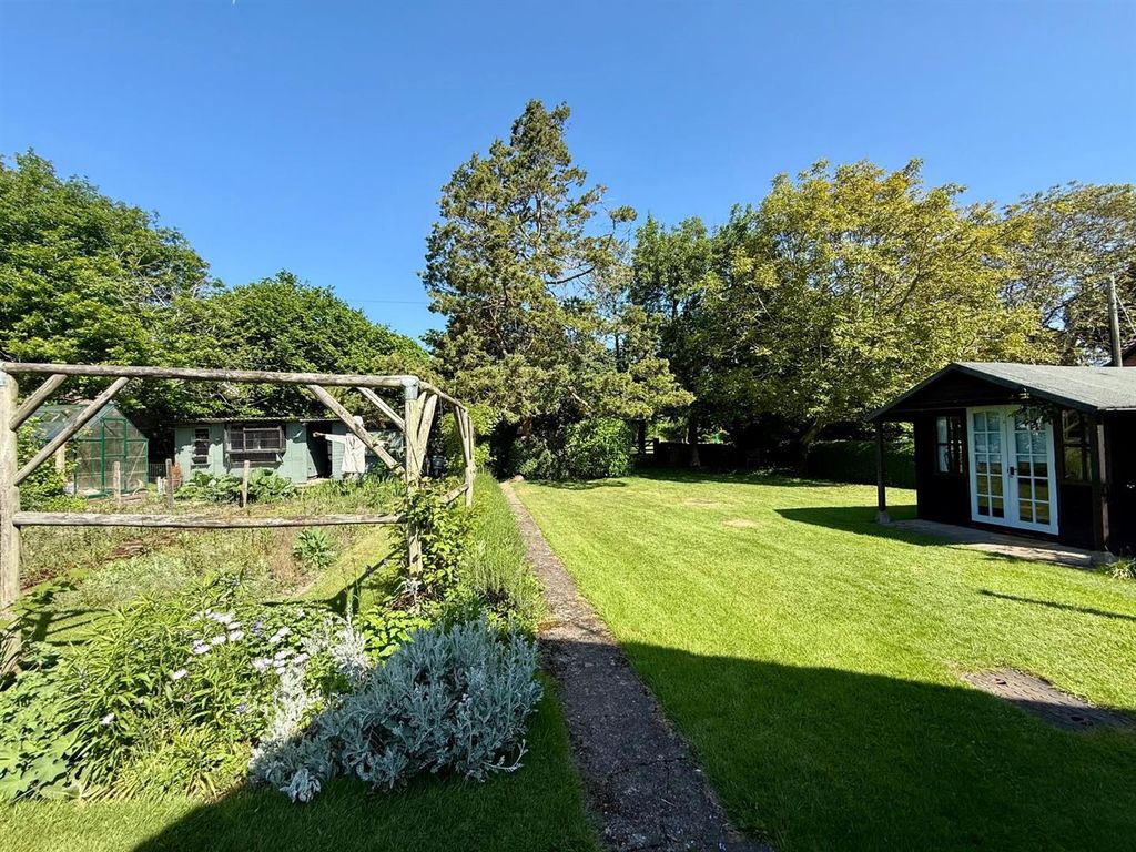 Property photo 2 of 25