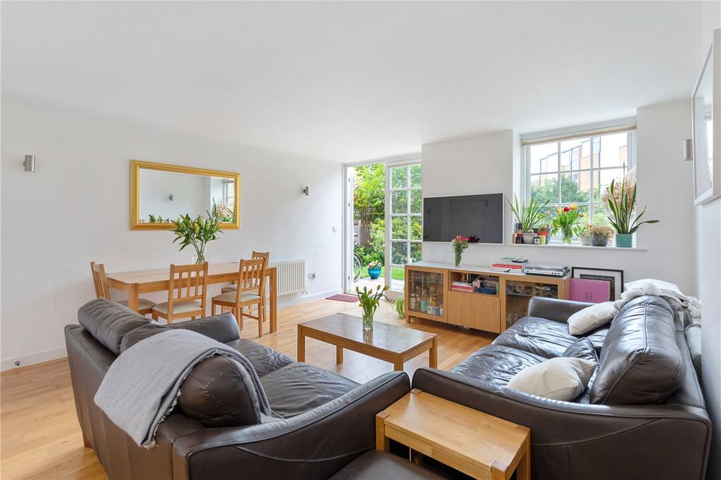 Property photo 2 of 15 Picture No. 32