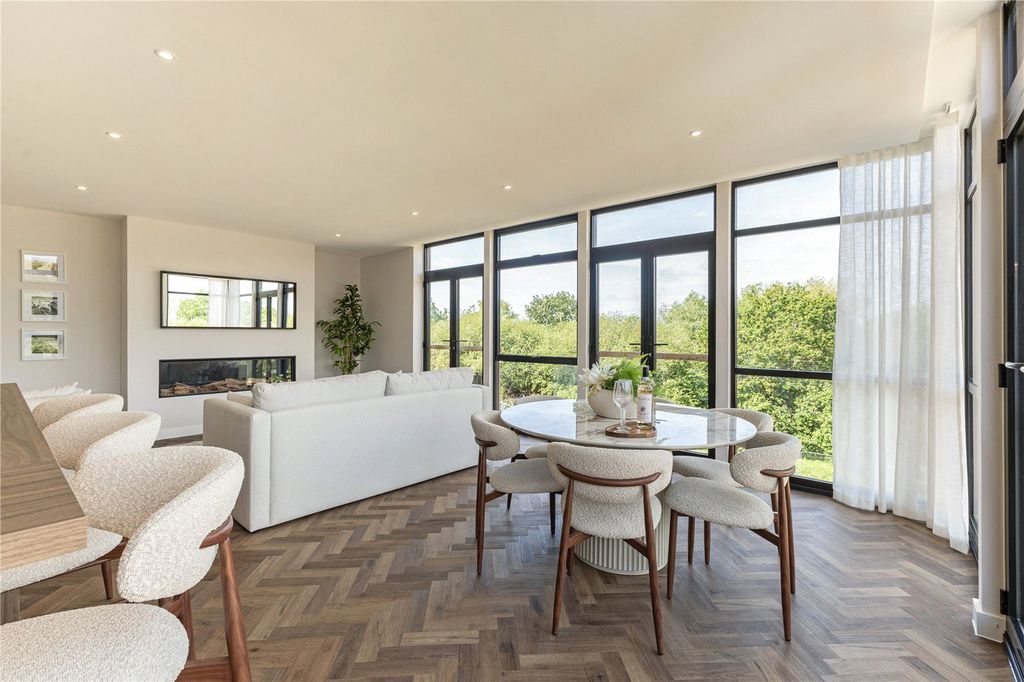 Property photo 1 of 11 Show Home