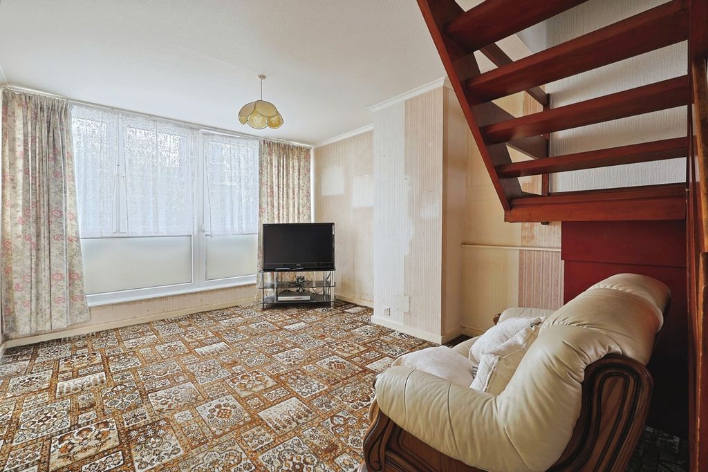 Property photo 3 of 17 Pbox-Img.Jpg