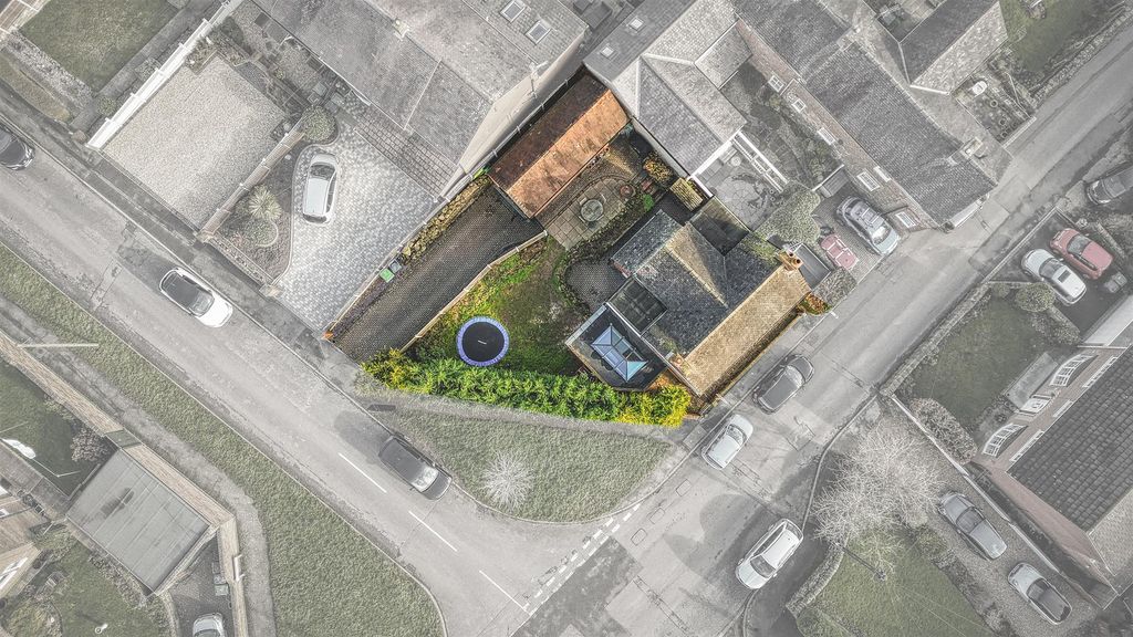 Property photo 3 of 35