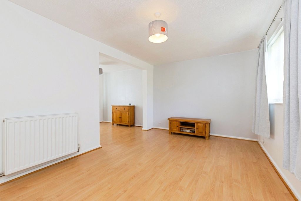 Property photo 3 of 16 Photo