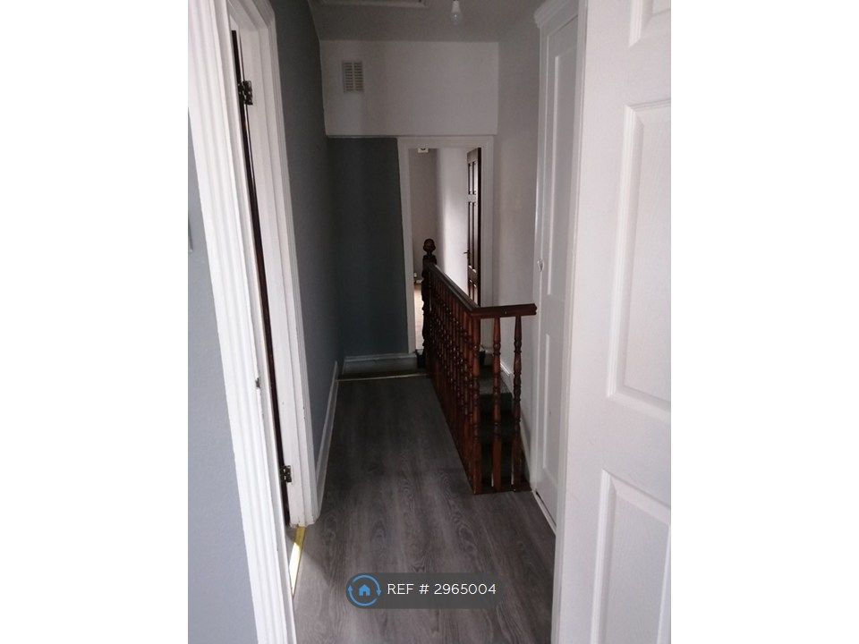 Property photo 1 of 18 Upstairs Landing